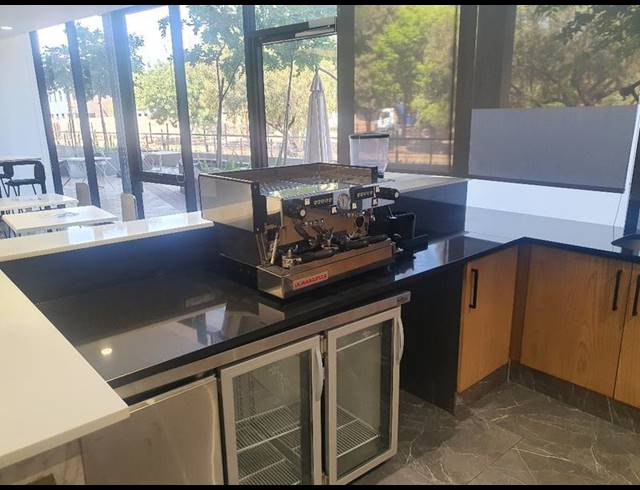 BUSINESS PROPERTY TO RENT IN DORINGKLOOF